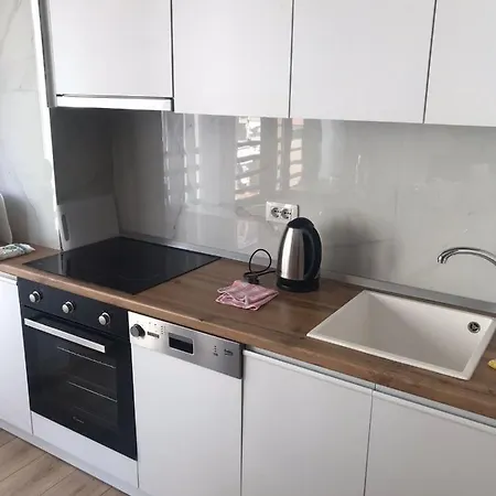 Comfy 6 Minutes From Downtown & Free Parking