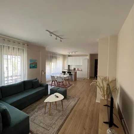 Comfy 6 Minutes From Downtown & Free Parking Apartment *