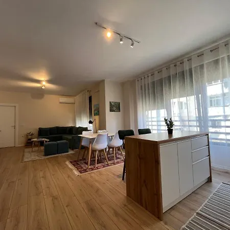 Comfy 6 Minutes From Downtown & Free Parking Apartment *