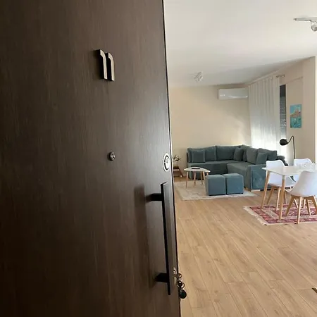 Comfy 6 Minutes From Downtown & Free Parking Apartment