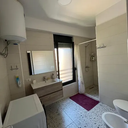 Apartment Comfy 6 Minutes From Downtown & Free Parking