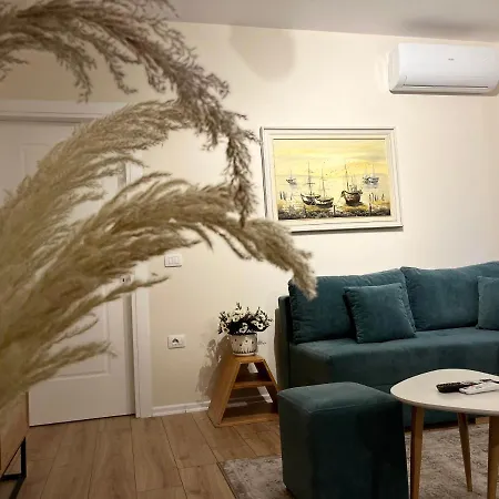 Comfy 6 Minutes From Downtown & Free Parking *